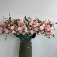 Bruiloftdecoratie groothandel op maat gemaakte blush roze kunstmatige rozen bloemstuk tafel bloemloper