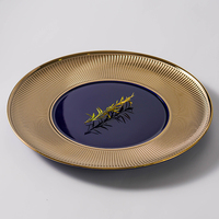 Réglage de table peint à motif artistique de style rétro avec ensemble de table en céramique