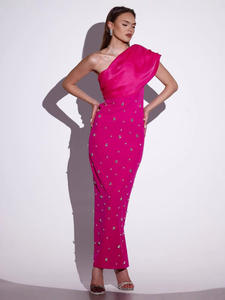 Vestido de noche de alta gama europeo y americano en stock, con un solo hombro y adornos de diamantes de imitación. - Product Image 2