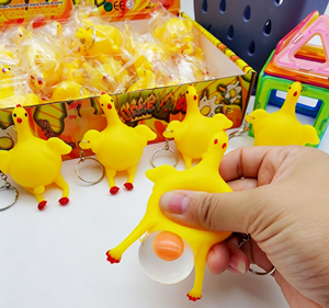 Jouet Squishy Poulet Jaune de 9 cm <span class=keywords><strong>en</strong></span> TPR, Modèle de Dessin Animé Pouvant Peler des Œufs, Porte-clés, Breloque de Sac ou de Téléphone, Accessoire Anti-stress et Farceur - Product Image 1