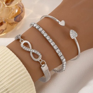 Conjunto de pulseras con forma de corazón y diamantes de imitación para mujer, accesorios de joyería de alta gama para niñas, regalo de uso diario, venta al por mayor - Product Image 5