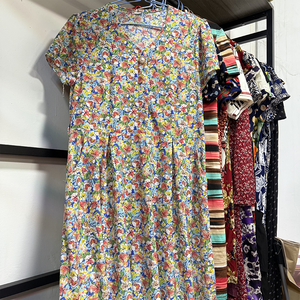 เสื้อผ้า<span class=keywords><strong>มือ</strong></span><span class=keywords><strong>สอง</strong></span> ชุดเดรสยาวผ้าฝ้ายสำหรับผู้หญิง แบรนด์ดังจากแอฟริกา เสื้อผ้า<span class=keywords><strong>มือ</strong></span><span class=keywords><strong>สอง</strong></span>แบบเบล ชุดเดรสผ้าไหม - Product Image 3