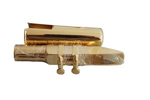 <span class=keywords><strong>Boquilla</strong></span> para Saxofón Barítono en Mi Bemol, Chapada en Oro, Marca Eastern Music, Modelo W2, con Tapa y Abrazadera, Repuesto para Saxofón - Product Image 1