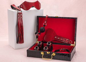 Conjunto de 7 Piezas de Accesorios BDSM de Cuero: Raqueta, Collar, Almacenamiento, Bondage, Antifaz y Esposas - Product Image 6