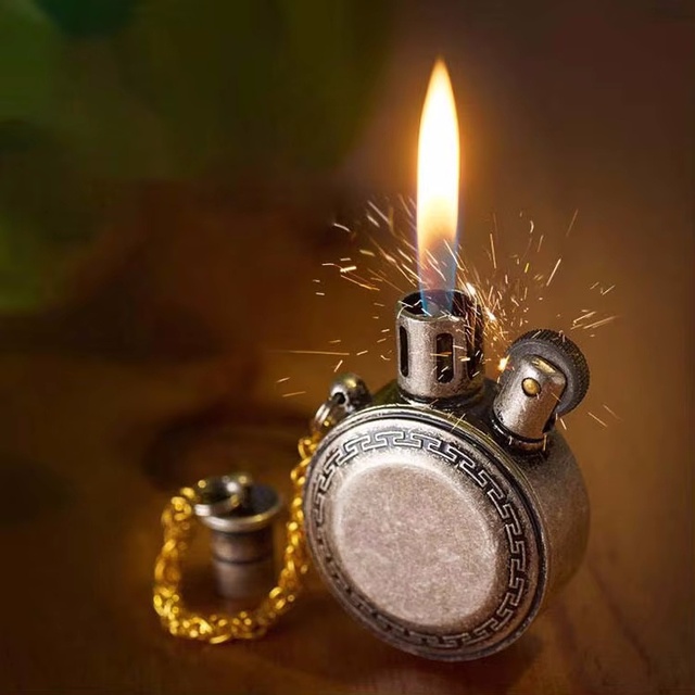 Wholesale Classic Retro Metal Kerosene Lighter Golden Silver Old-fashioned Pocket Grinding Wheel Open Flame Lighter