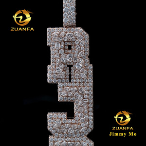 Pendentif vertical de luxe en argent 925 avec lettres initiales, serti de moissanite et de diamants, style hip-hop glacé, micro-pavé et sertissage griffe - Product Image 2