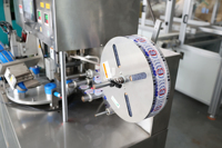 Machine à plastifier automatique d'autocollants de couvercle Machine d'impression de scellage de film de bouchon de 5 gallons Machine d'étiquetage de couvercle de bouteille d'eau
