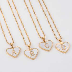 Collana Q693 <span class=keywords><strong>con</strong></span> Iniziale a Cuore in Oro, Placcata in Oro 18K, Delicata Collana Personalizzata <span class=keywords><strong>con</strong></span> Disco a Lettera A-Z, 26 <span class=keywords><strong>Collane</strong></span> <span class=keywords><strong>con</strong></span> Alfabeto - Product Image 2