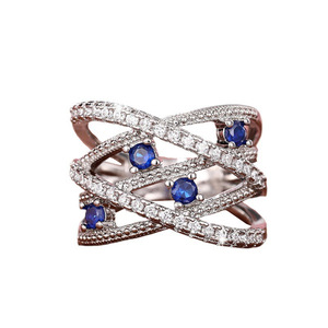 Anello con Zirconi Intrecciati per Donne, Gioiello Chic con Micro Pavé, Regalo di Moda per Uso Quotidiano - Product Image 5
