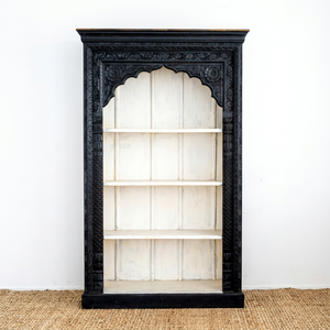 Estantería Victoriana de Madera Tallada con Parte Superior Arqueada, 4 Estantes, Estilo Antiguo, Mueble de Almacenamiento Abierto para Sala de Estar - Product Image 1