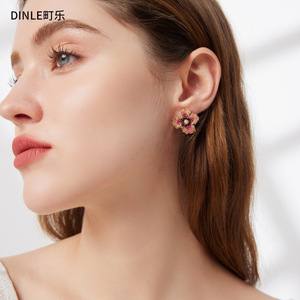 ต่างหูรูปดอกไม้ Dinle เงินแท้ S925 ประดับคริสตัลแบบ Bezel Setting สำหรับใส่ทุกวัน - Product Image 1