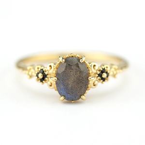 Bague en argent sterling 925 faite à la main avec pierre précieuse ovale en labradorite, plaquée rhodium, bijoux de mariage - Product Image 4