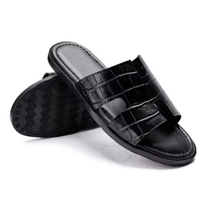 Nouvelles tongs en cuir pleine fleur pour hommes, style coréen 2025, sandales d'été tendance pour l'extérieur, chaussures de plage, pantoufles, logo personnalisé - Product Image 4