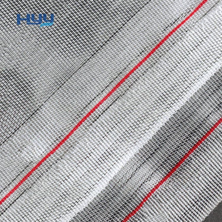 โปร่งใสด้วยเส้นสีแดง