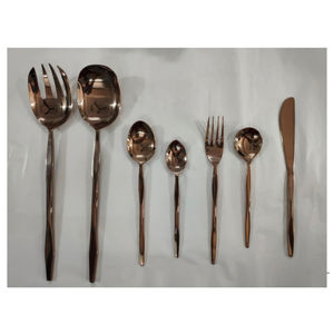 Elegante juego de cubiertos de acero inoxidable en oro rosa diseñado para cenas modernas y ocasiones especiales a precio de mayoreo. - Product Image 1