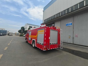 Camion de pompiers d'aéroport de 5 mètres cubes, camion de pompiers de 8 tonnes, camion de pompiers moyen, camion de pompiers avec réservoir d'eau neuf de 8000 L - Product Image 4
