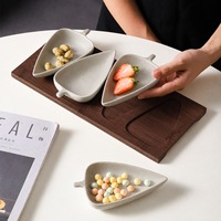 Plateau de service de Noël avec plateau en bambou, ensemble de 3 plats à collation divisés en grès pour noix, bonbons, desserts et amuse-gueules de fêtes