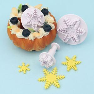 <span class=keywords><strong>Emporte</strong></span>-pièces et moules en plastique flocon de neige de Noël pour la décoration de biscuits et de gâteaux, outil de modelage d'argile - Product Image 1
