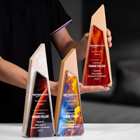 Trophée en cristal gravé sur mesure en bois massif avec impression couleur marbre pour les employés exceptionnels