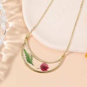 Collier de fleurs éternelles élégantes pour femmes Pendentif en résine naturelle Chaîne de clavicule délicate Bijoux Boho Chic - Product Image 5