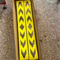 Autocollant réfléchissant d'avertissement de sécurité arrière de véhicule des Émirats arabes unis autocollant de voiture réfléchissant de flèche verte fluorescente de qualité diamant 5CMX90CM