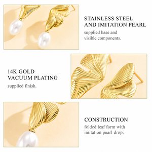 Boucles d'oreilles pendantes en forme de feuille couleur or et acier, imitation perle, en acier inoxydable, plaqué or 14K sous vide - Product Image 5