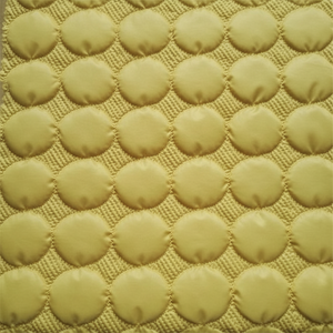 Nueva tela acolchada resistente al agua de moda, guata preacolchada de poliéster 100% para acolchado de ropa para trajes - Product Image 1