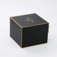 Boîtes d'emballage rigides en carton magnétique noir avec matériaux recyclés pour les cadeaux de casquettes de baseball et de casquettes trucker