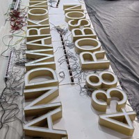 Lettres LED en acrylique doré peintes avec bordure de précision, éclairées par l'avant, pour intérieur, économiques, pour diverses applications de signalétique
