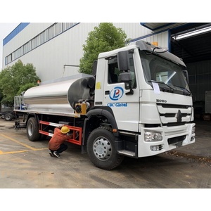 Camion épandeur d'asphalte haute performance 12m3 HOWO, distributeur d'asphalte à vendre - Product Image 1