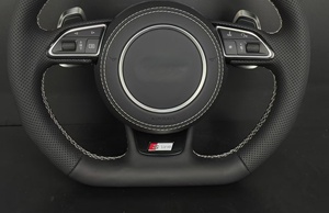 Volant <span class=keywords><strong>Audi</strong></span> <span class=keywords><strong>S</strong></span>-<span class=keywords><strong>Line</strong></span> personnalisé avec palettes de changement de vitesse en cuir perforé et fibre de carbone, compatible avec les modèles A3/A4/A5/A6/A7/<span class=keywords><strong>Q3</strong></span>/Q5/Q7/R8/RS - Product Image 4