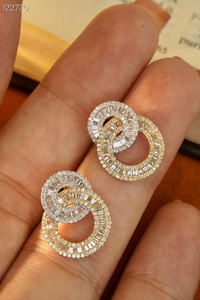 Ins Hotselling Design Double Circle Baguette Diamond Earring In due toni con oro massiccio 18 carati - Product Image 4