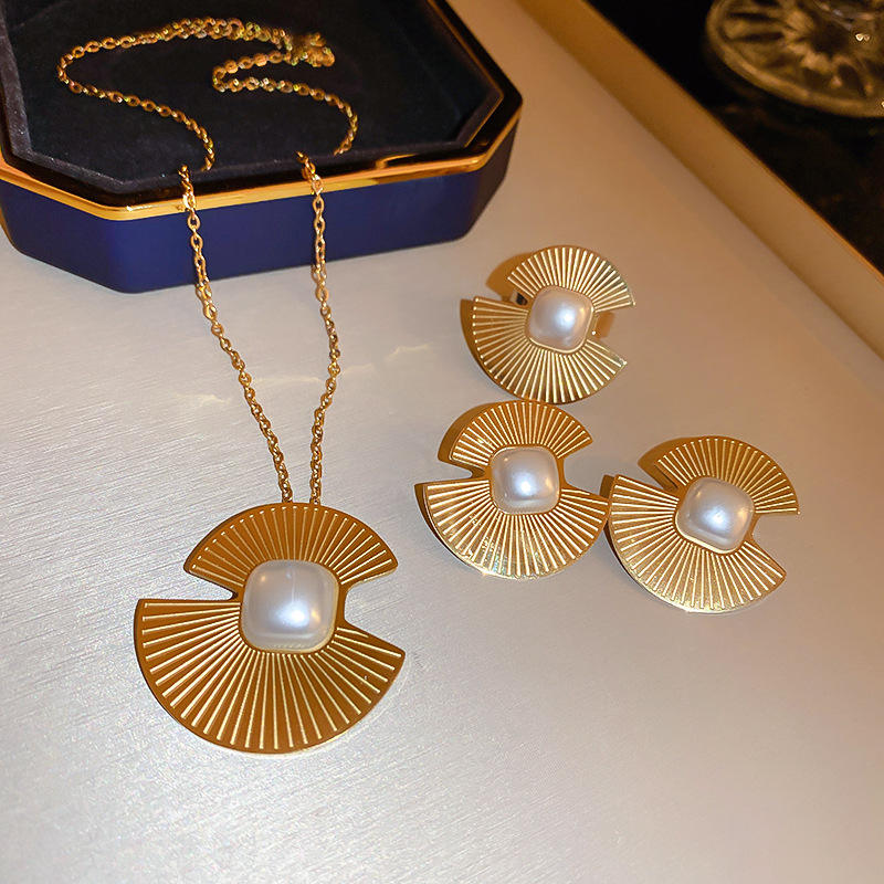 set(ring out of stock)