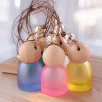 Vente chaude en gros givré coloré Mini 10ml Portable voiture aromathérapie diffuseur bouteille en verre avec corde suspendue