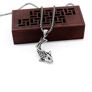 Yunnique – collier avec pendentif creux en forme de carpe en acier titane, bijoux de mode unisexes en forme d'animal - Product Image 5