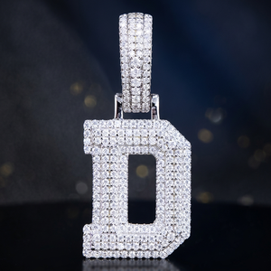 Colgante de Plata 925 con Moissanita Letra D, Charm Inicial Iced Out, Corte Brillante Redondo, Joyería de Lujo Unisex para Uso Diario - Product Image 1