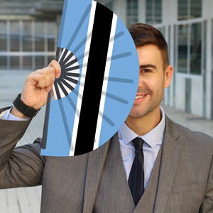 Éventails pliants en bambou avec drapeau du Botswana pour la vente en gros – Parfaits pour le carnaval, les mariages, les festivals, les fêtes et les agences de voyage - Product Image 3