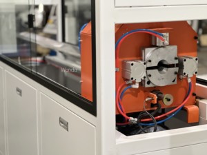 Ligne d'extrusion de tuyaux PPR à 3 <span class=keywords><strong>couches</strong></span> haute vitesse, machine de fabrication de tuyaux composites PPR PVC à 3 <span class=keywords><strong>couches</strong></span>, ligne de production d'extrusion - Product Image 4