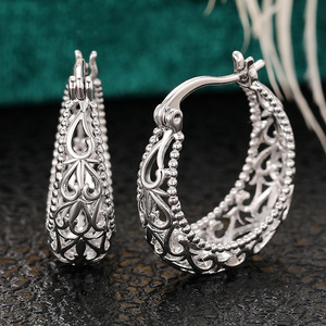 Vintage Hollow Floral <b>Ear</b> <b>Cuff</b> for Women Elegant Party Style Daily Wear <b>Ear</b> Accessory Fashion Outfit Jewelry Style - Product Image 2