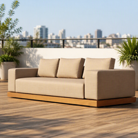 Canapé de salon extérieur moderne avec coussin beige pour jardin, terrasse, villa, hôtel, bord de piscine, balcon, pont, plage