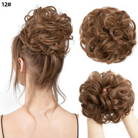 Chignon court bouclé, chignon synthétique naturel, anneau enveloppant, queues de cheval désordonnées, fibre haute température transparente, style de perruque Cola, tendance