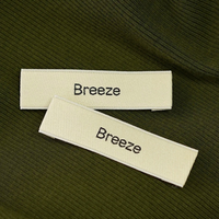 Étiquettes en tissu de haute qualité, durables, inaltérables, en satin tissé, écologiques, découpées au laser, respectueuses de la peau, en rouleau, pour marquage de marque