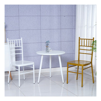 Chaises de mariage en gros : Chaises Chiavari blanches longues à dossier croisé en métal pour mariages, fournisseur chinois