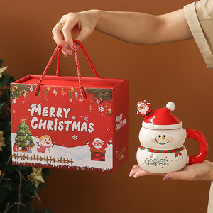 かわいいカスタムメイドの漫画風クリスマスセラミックカップ、蓋とスプーン付き、サンタクロースデザイン、400ml、パーティー用、ギフトボックス入り - Product Image 3