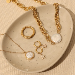 À la mode Étanche 18k Plaqué Or Conque Shell Perle Déclaration Collier Plage Bijoux Coquillages Colliers Réglable Perle Colliers - Product Image 5