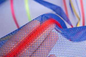 Venta directa de fábrica de tela de malla de poliéster 100% con rayas para cortinas y cercas de puertas - Product Image 6