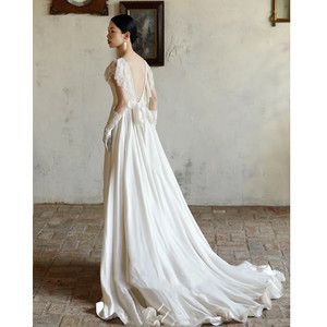 Nouvelle <span class=keywords><strong>robe</strong></span> de mariée française légère, <span class=keywords><strong>robe</strong></span> blanche pour <span class=keywords><strong>femme</strong></span>, col carré, manches courtes, <span class=keywords><strong>satin</strong></span> rétro, longue traîne, voile élégant - Product Image 3