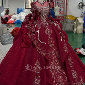 Vestido de Novia Moderno de Lujo Xs272, Estilo Princesa, Color Rojo, Escote Corazón, Mangas Largas, Cola de Capilla, Diseño sin Espalda, Bordado con Cuentas - Product Image 2