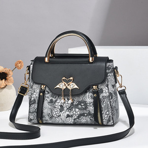 Nuova Collezione 2026: Borsa a Mano da Donna in Pelle PU di Lusso con Stampa Paisley, Nappine e Tracolla Leggera - Product Image 6