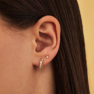 Aretes de Aro CANNER con Circonita Cúbica, Diseño Simple y Clásico, Plata de Ley S925, Baño de Oro de 18K para Mujer - Product Image 5